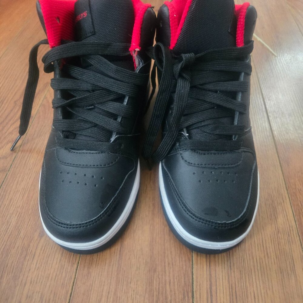 NEW boys Heelys size 3